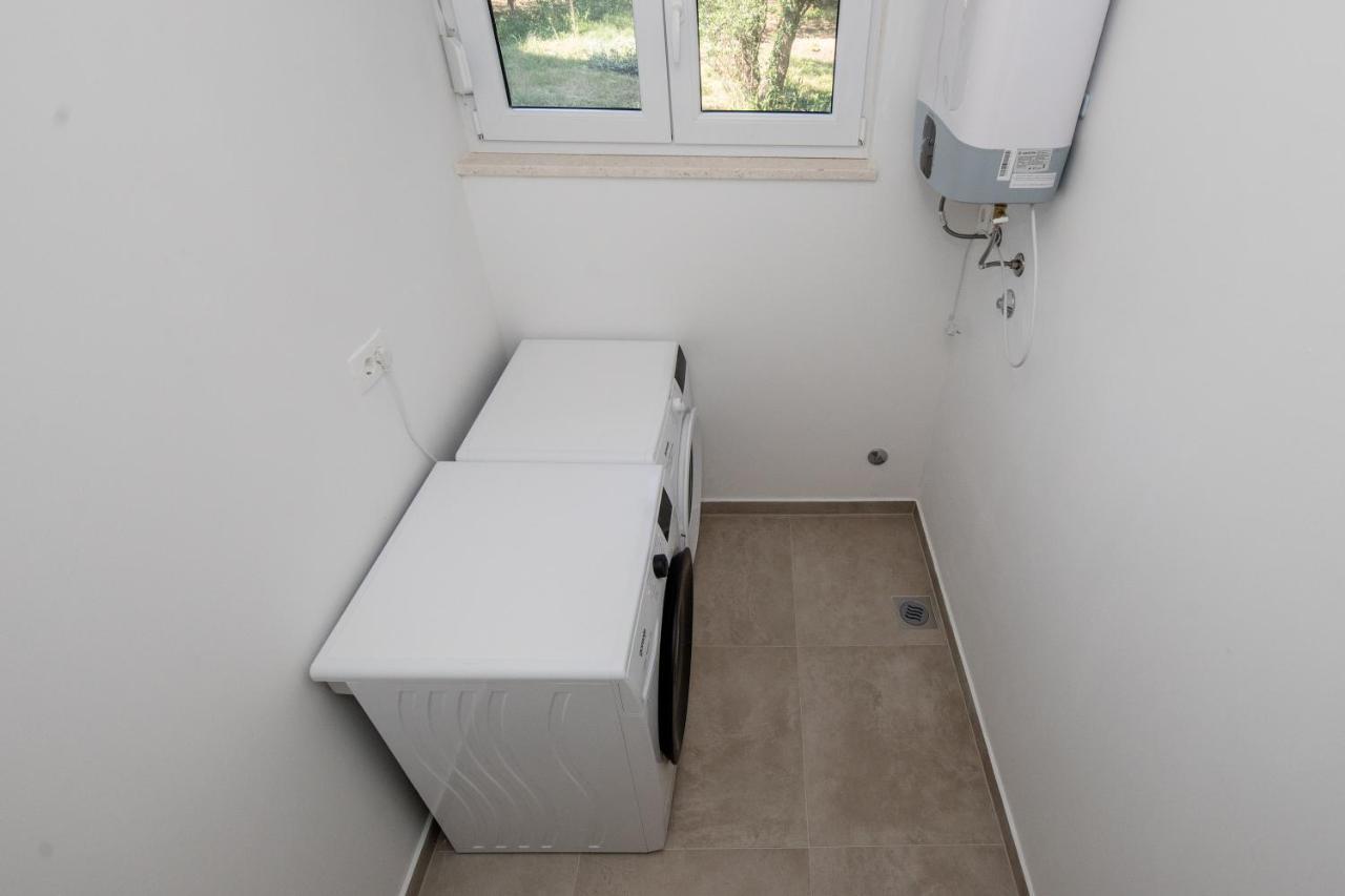 Peaceful Haven Near The Sea-Apartments Torlak Rab Banjol Eksteriør billede